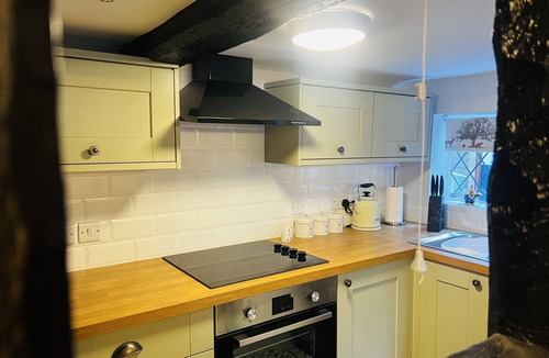 Ibsley Cottage | Beautiful three bed thatched cottage on New Forest’s doorstep