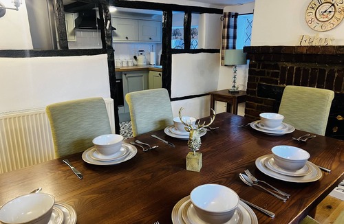 Ibsley Cottage | Beautiful three bed thatched cottage on New Forest’s doorstep