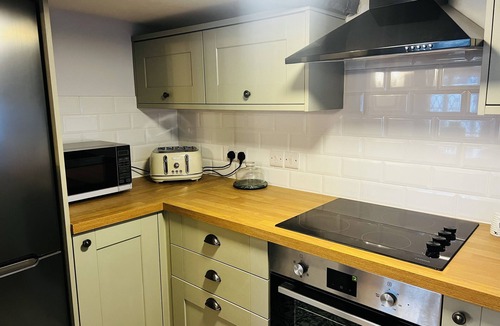 Ibsley Cottage | Beautiful three bed thatched cottage on New Forest’s doorstep