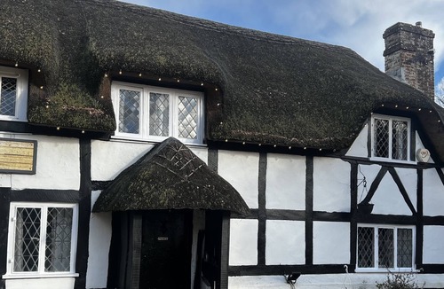 Ibsley Cottage | Beautiful three bed thatched cottage on New Forest’s doorstep