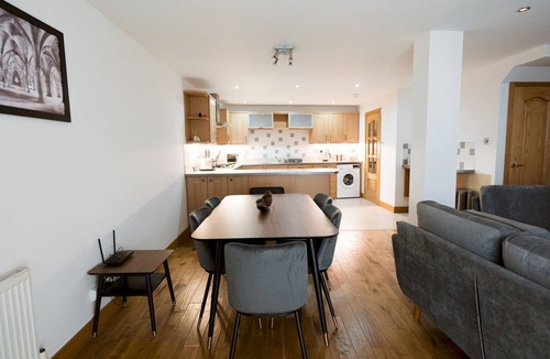 Kelvinbridge House | Beautiful Unique 3Bed Mews Cottage House - Pass the Keys