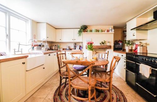 Rivenhall Apartment | Beautifully Designed Cottage Free WiFi