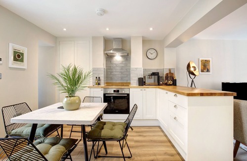 Wivenhoe Cottage | Beautifully refurbished cottage in Lower Wivenhoe with games room, pet friendly!