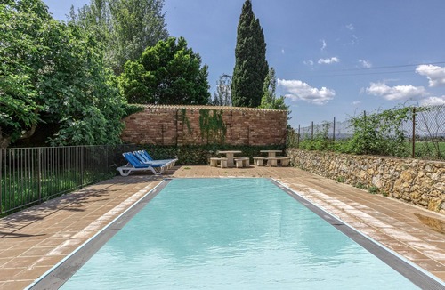 Serra de Daro Apartment | Bed and Breakfast 'Ullastret' with Shared Pool, Wi-Fi and Air Conditioning