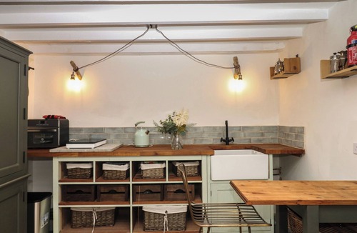 Bere Alston Cottage | BEDFORD COTTAGE, pet friendly, with open fire in Bere Alston
