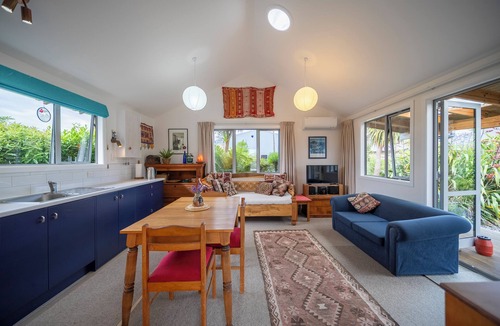Te Anau Cottage | Beech Retreat - Te Anau Holiday Home