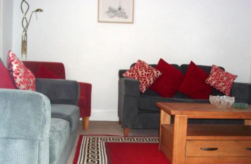 Bury St Edmunds House | Beech Tree Cottage with free parking
