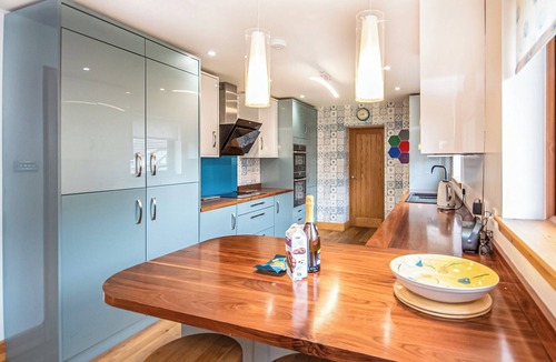 Conon Bridge Cottage | Beinn View House is a five bedroom house set in its own garden grounds.