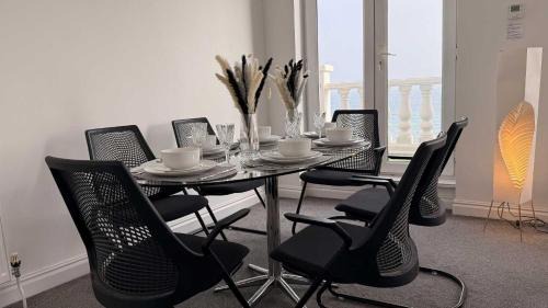 Douglas Promenade Apartment | Belavista spacious Douglas apartment with stunning sea views