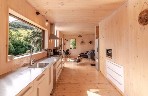 Akaroa Cottage | BELLBIRD BACH - AKAROA HOLIDAY HOUSE, family friendly in Takamatua