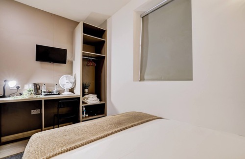 Loxford Hotel | Belvilla Ilford Station Hotel, 4 min from Elizabeth line