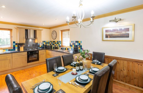 Drymen Cottage | Ben Lomond Luxury Lodge with hot tub and sauna