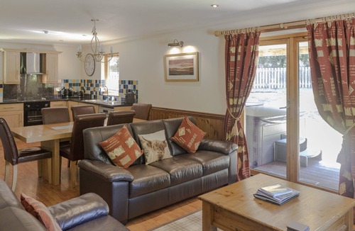 Drymen Cottage | Ben Lomond Luxury Lodge with hot tub and sauna