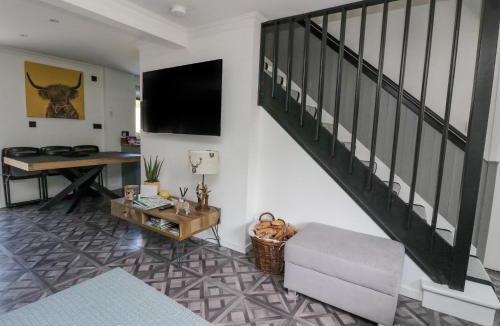 Tarbet House | Ben View