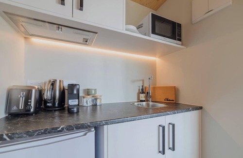 Tekapo Apartment | Benmore Hideaway Cozy Room with Mini Kitchenette