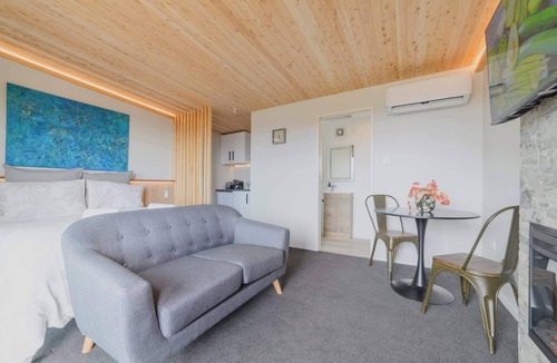 Tekapo Apartment | Benmore Hideaway Cozy Room with Mini Kitchenette