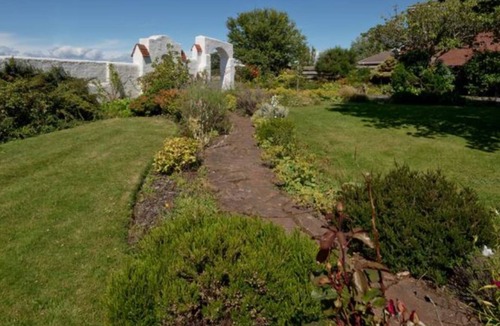 Troon House | BentinckHouse - sleeps 10 guests in 3 bedrooms