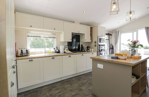 Wemyss Bay Cottage | BETHANY'S RETREAT, pet friendly, with a garden in Wemyss Bay