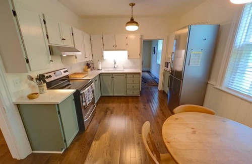 Drummond-North Elmsley House | Beveridges Lockmaster’s House | Historic Waterfront Retreat