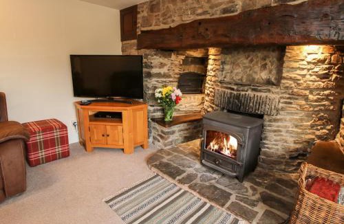 Newcastle-on-Clun House | Bicton Cottage