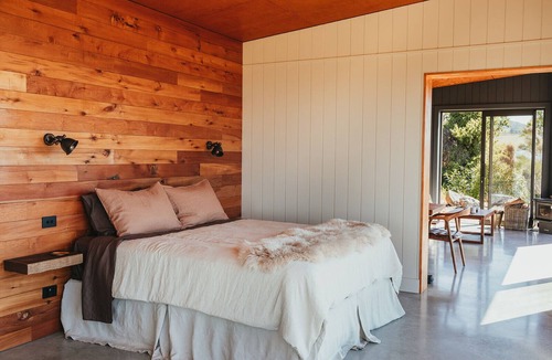 Okains Bay Cabin | Big Hill Luxury Retreat