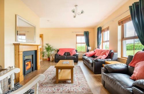 Castlederg House | Bin Mountain Self Catering