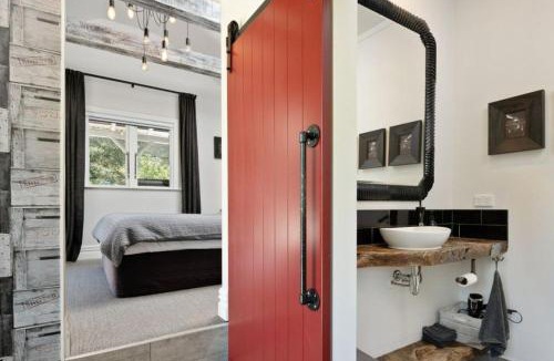 Marlborough House | Birch Hill Cottage in Wairau Valley