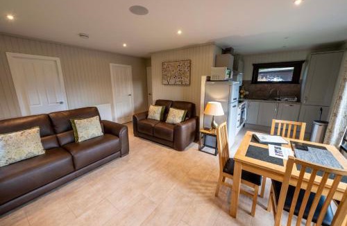 Newton Stewart Ski Chalet | Birch Lodge 12 with Hot Tub