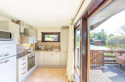 Newton Stewart Ski Chalet | Birch Lodge 12 with Hot Tub