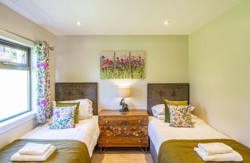 Newton Stewart Ski Chalet | Birch Lodge 12 with Hot Tub