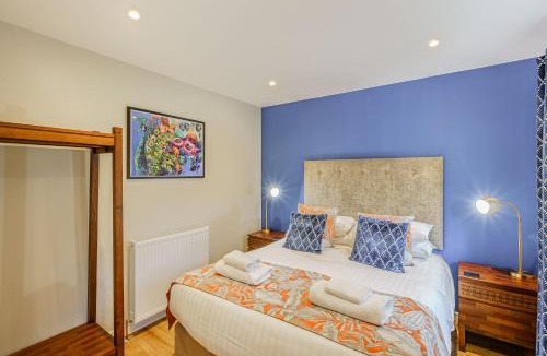 Newton Stewart Ski Chalet | Birch Lodge 13 with Hot Tub