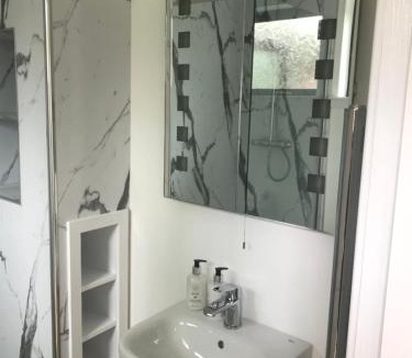 Newton Stewart Ski Chalet | Birch Lodge 17 with Hot Tub