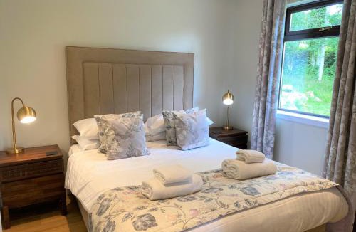 Newton Stewart Ski Chalet | Birch Lodge 18 with Hot Tub