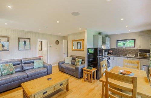 Newton Stewart Ski Chalet | Birch Lodge 21 with Hot Tub