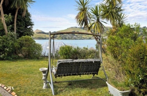Dunedin House | Bird Life, Sea Views