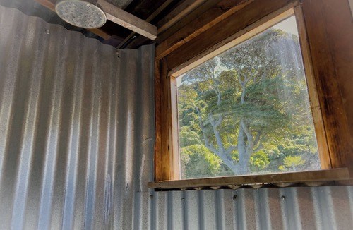 Waipapa Bay House | Black Miller Wool Shed | Waterfront | Paradise | Tub+Sauna, Black Miller Wool Shed | Waterfront | Pa