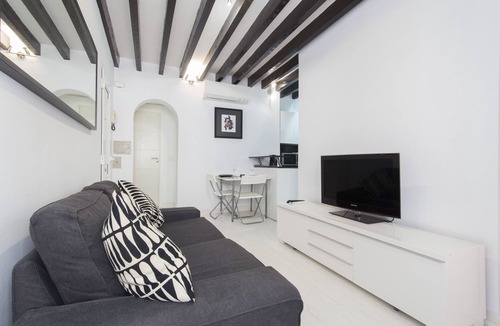Centre Apartment | BLACK&WHITE APARTMENT minimum stay 31 nights