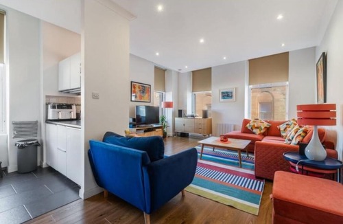 City Centre Glasgow Apartment | Blackfriars Cosy Retreat