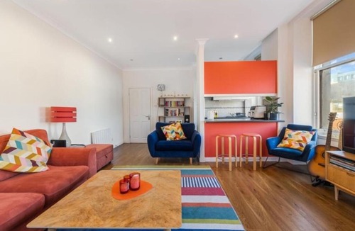 City Centre Glasgow Apartment | Blackfriars Cosy Retreat