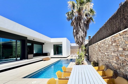 L'Escala Villa | Blanca: Modern villa with private pool and garden