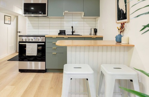 Wallace Emerson House | Bloordale Basement, Cozy and Clean