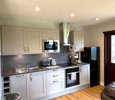 Newton Stewart Ski Chalet | Bluebell Lodge 11 with Hot Tub