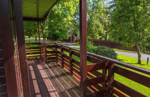 Newton Stewart Ski Chalet | Bluebell Lodge 5 with Hot Tub