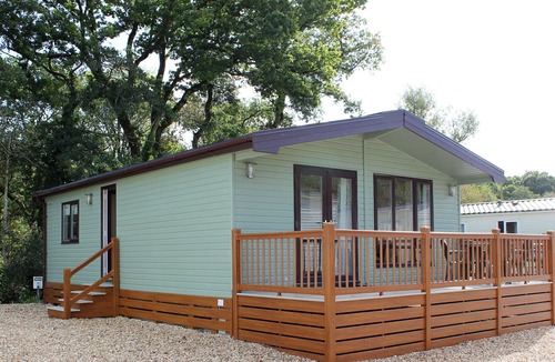 Landrake House | BLUEBELL LODGE, pet friendly, with hot tub in Saltash
