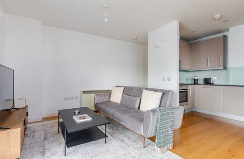 Shadwell Apartment | Blueground | Shadwell, balcony, nr Tower Bridge