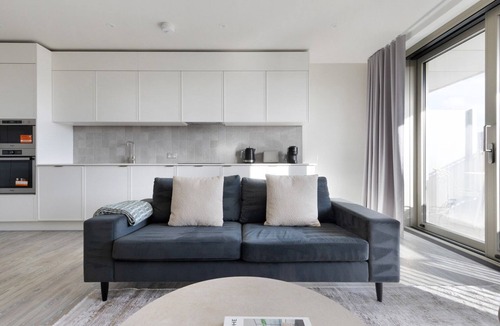 Stratford and New Town Apartment | Blueground | Stratford, pool, nr Queen Elizabeth Park
