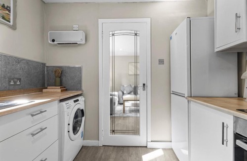 Rutherglen Apartment | Bonnie Lodgings - Burnhill Quadrant