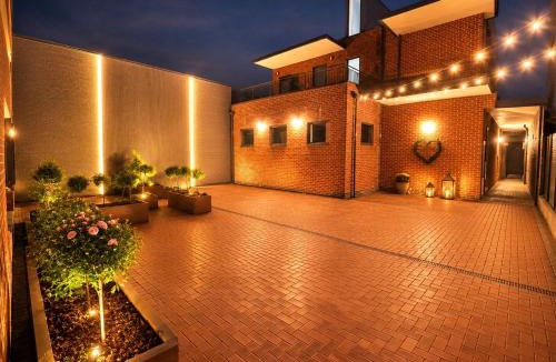 High Barnet Apartment | Brand New Luxury Flat Opposite High Barnet Tube 8 Guests