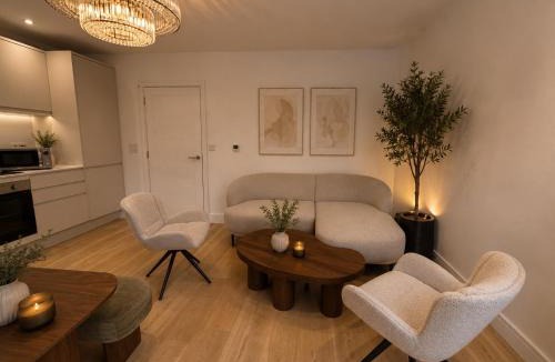 High Barnet Apartment | BRAND NEW! Stunning 3 Bedroom Apartment,sleep 8