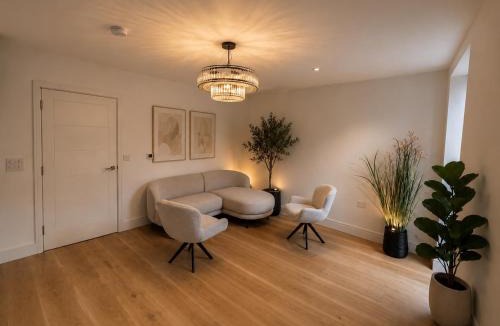 High Barnet Apartment | BRAND NEW! Stunning 3 Bedroom Apartment,sleep 8